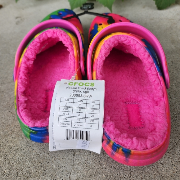 Crocs Kids🔥 SZ J2 🔥Tie Die With Fur Inside - Picture 4 of 4
